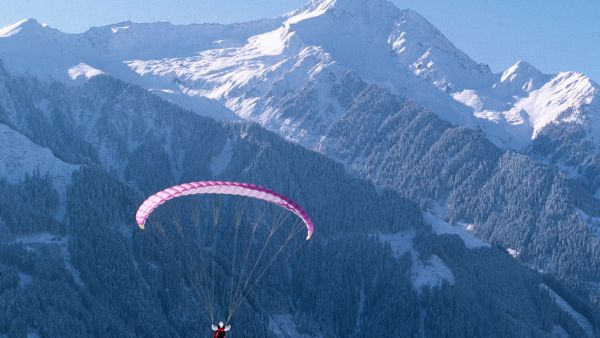 Gleitschirm_Mayrhofen_TVB.jpg